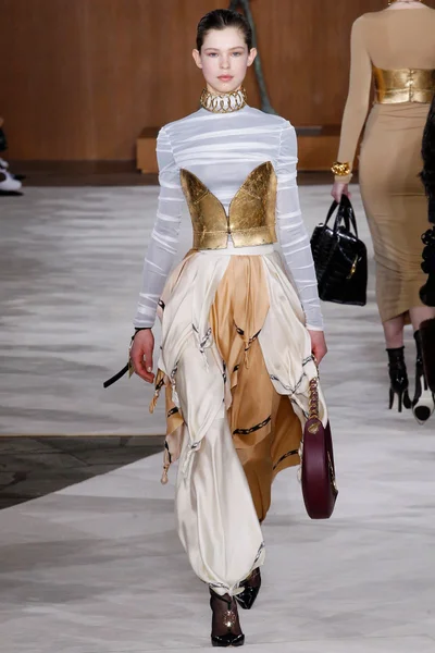 Look 27